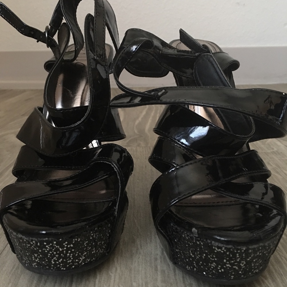SILVER GLITTER BLACK WEDGES